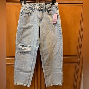 *NWT* Wild Fable Woman’s Relaxed Straight Leg Jeans with Ripped Detail. Size:0